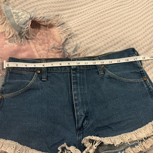 Wrangler Vintage Denim Shorts - Picture 4 of 6